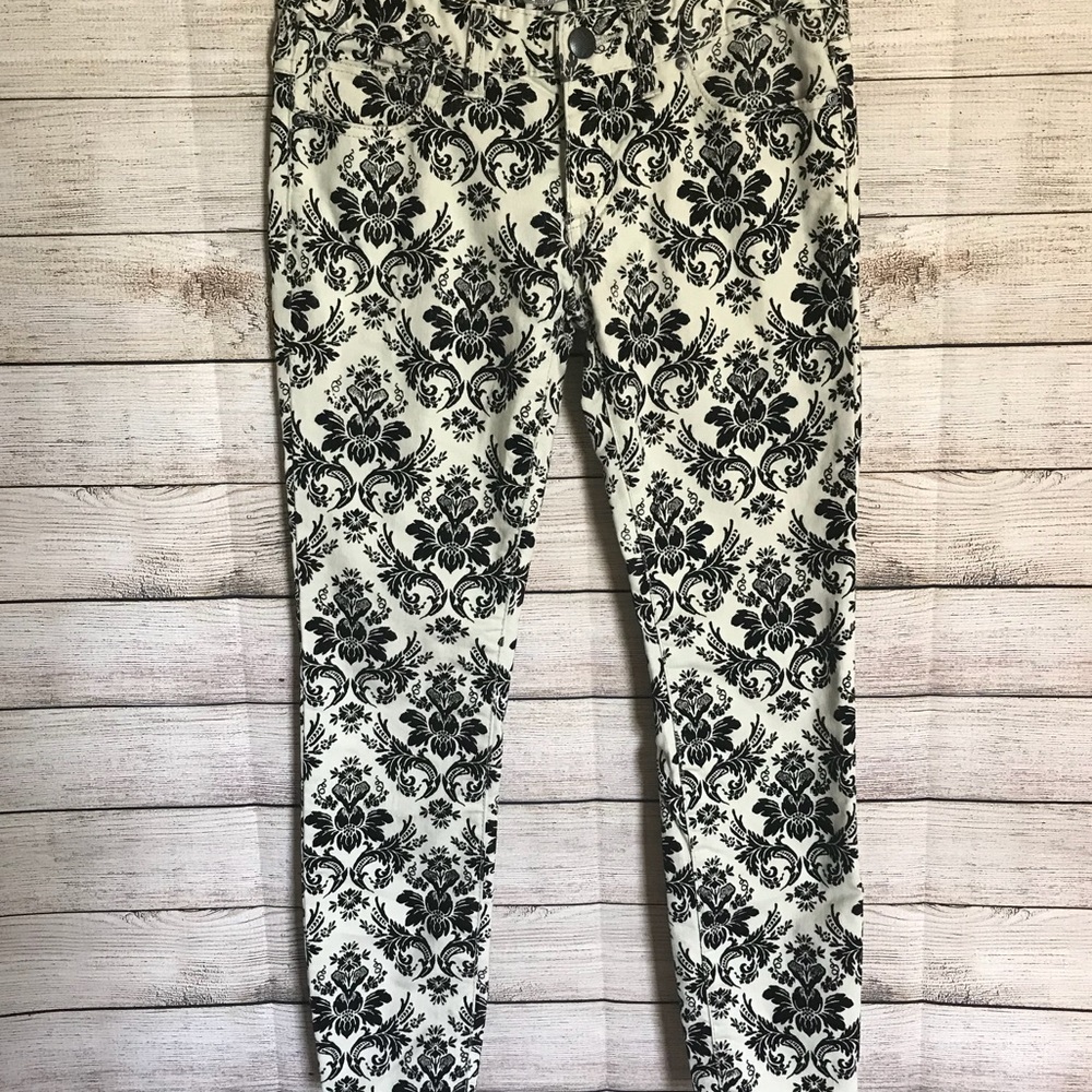 FREE PEOPLE White Jeans with Brocade Print